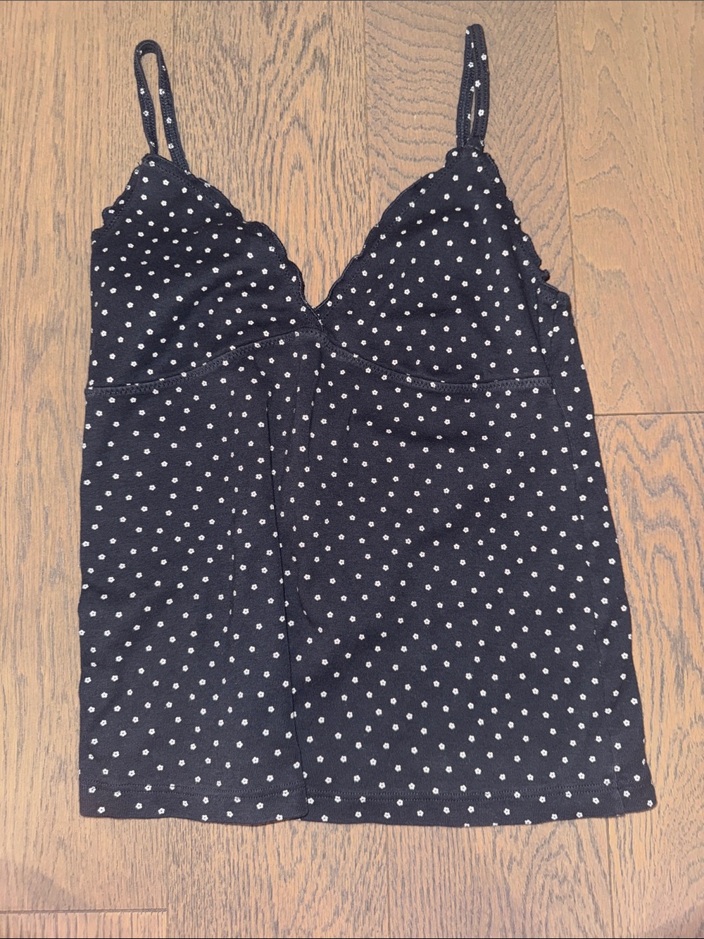 Brandy Melville white flower tank top (navy)